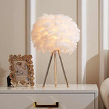 Missfeather - Dimmable Luxury Feather Table Lamp for Cozy Ambiance 6